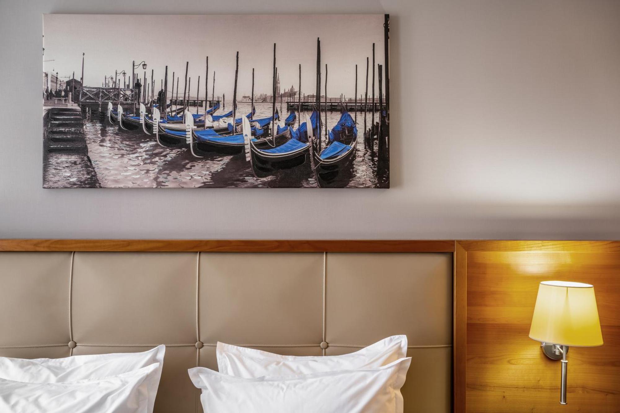 Cityhotel Kyiv Room photo
